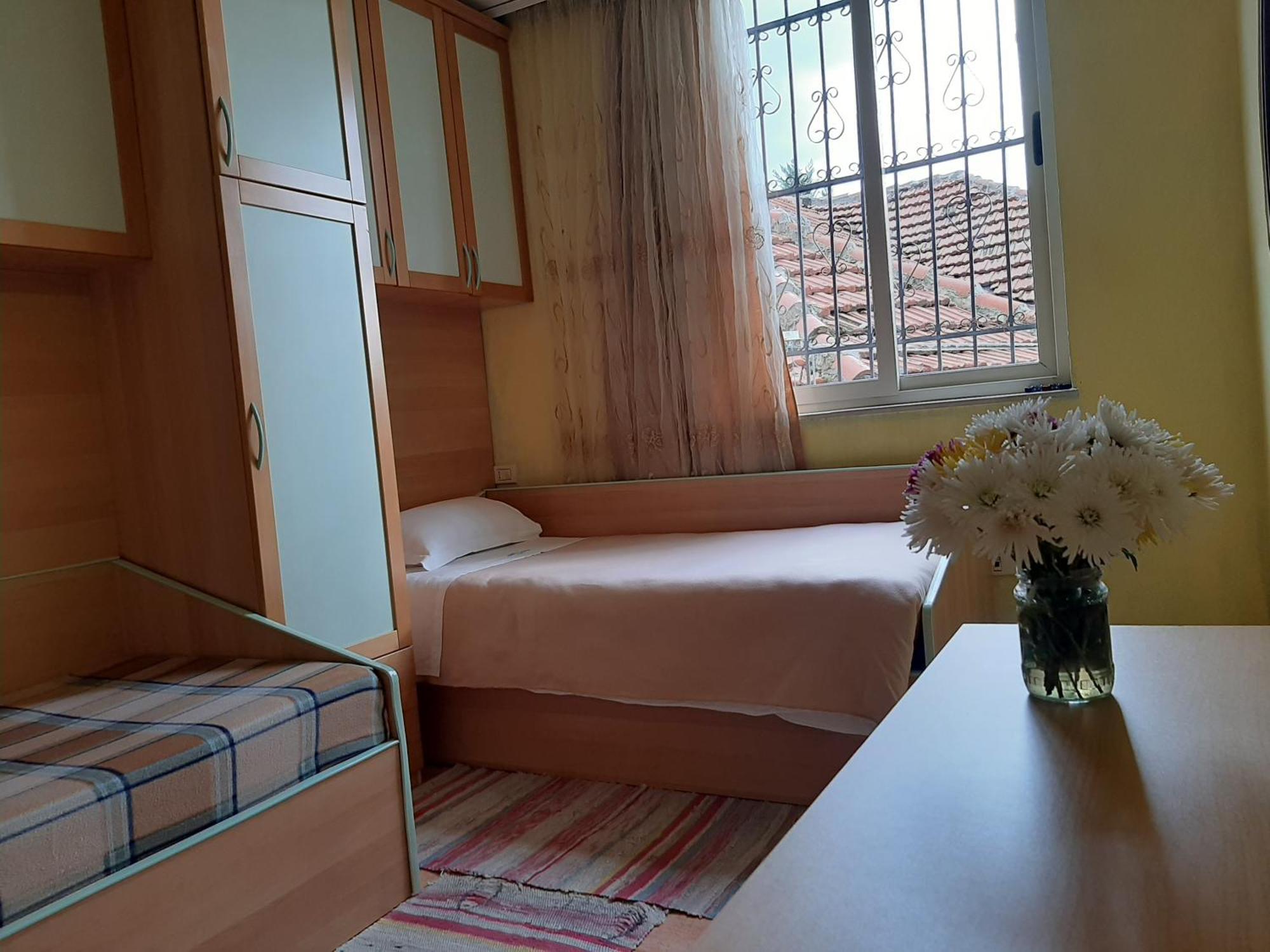 Enki'S Guesthouse Tirana Exteriér fotografie